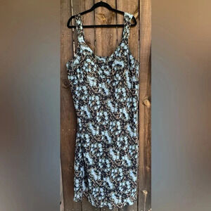 24W  floral sundress by Madison Leigh. Hand- washable.